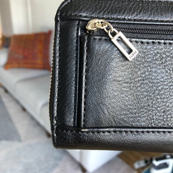 VINTAGE GUESS 1981 Black Leather Wallet Clutch Strap Studded Silver Hardware - Picture 4 of 14